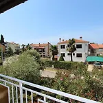 شقة Rokov
