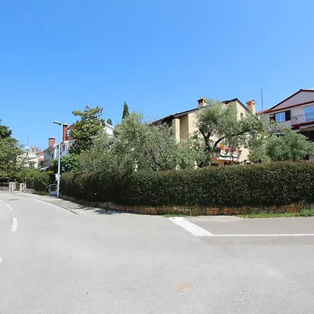 Rokov Apartament *